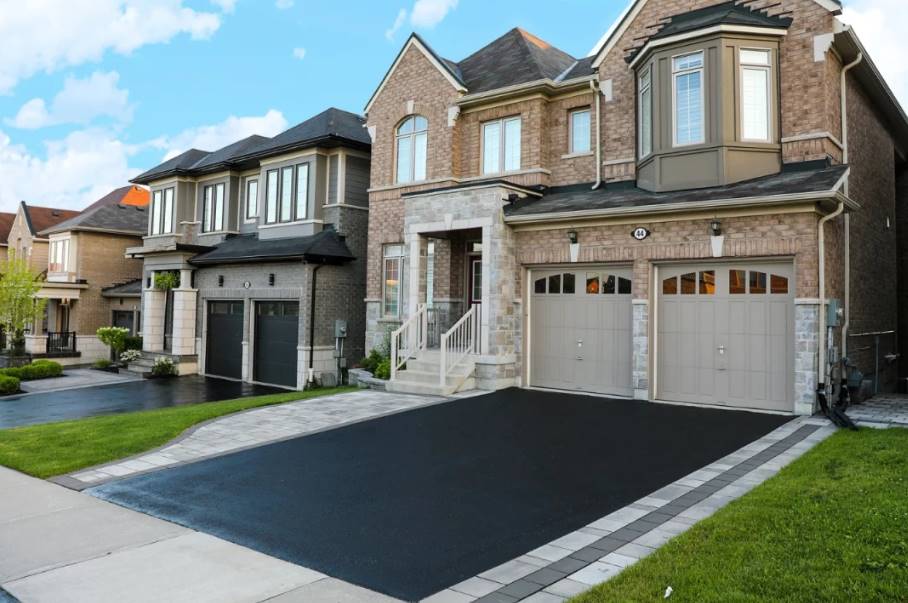 Driveway Sealing
 In The Greater Toronto Area | Horizon Property Care